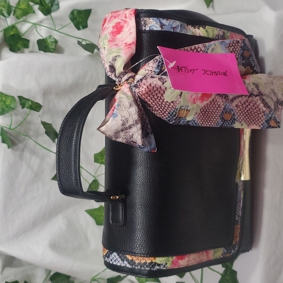 BETSEY JOHNSON CROSSBODY - Picture 7 of 8